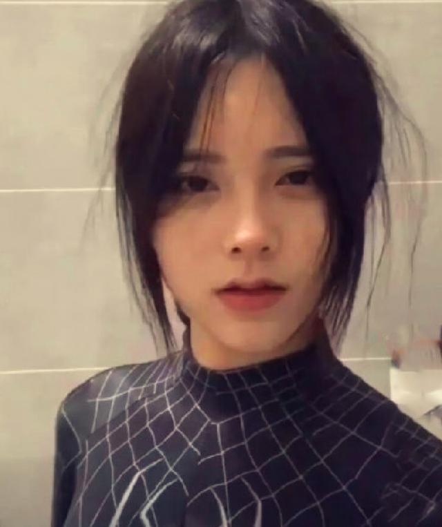 从拼车名媛到替夫捞金，掌握千万流量的卖肉西施，比你想得更会玩