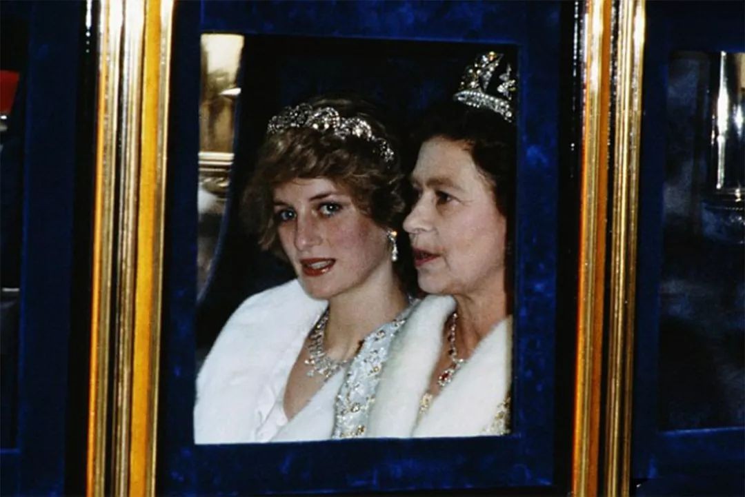 查尔斯对戴安娜的温馨瞬间,戴安娜为什么要和查尔斯撕破脸