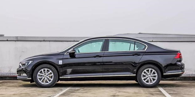 大众速腾迈腾辉腾有什么区别,同价位选高尔夫还是速腾