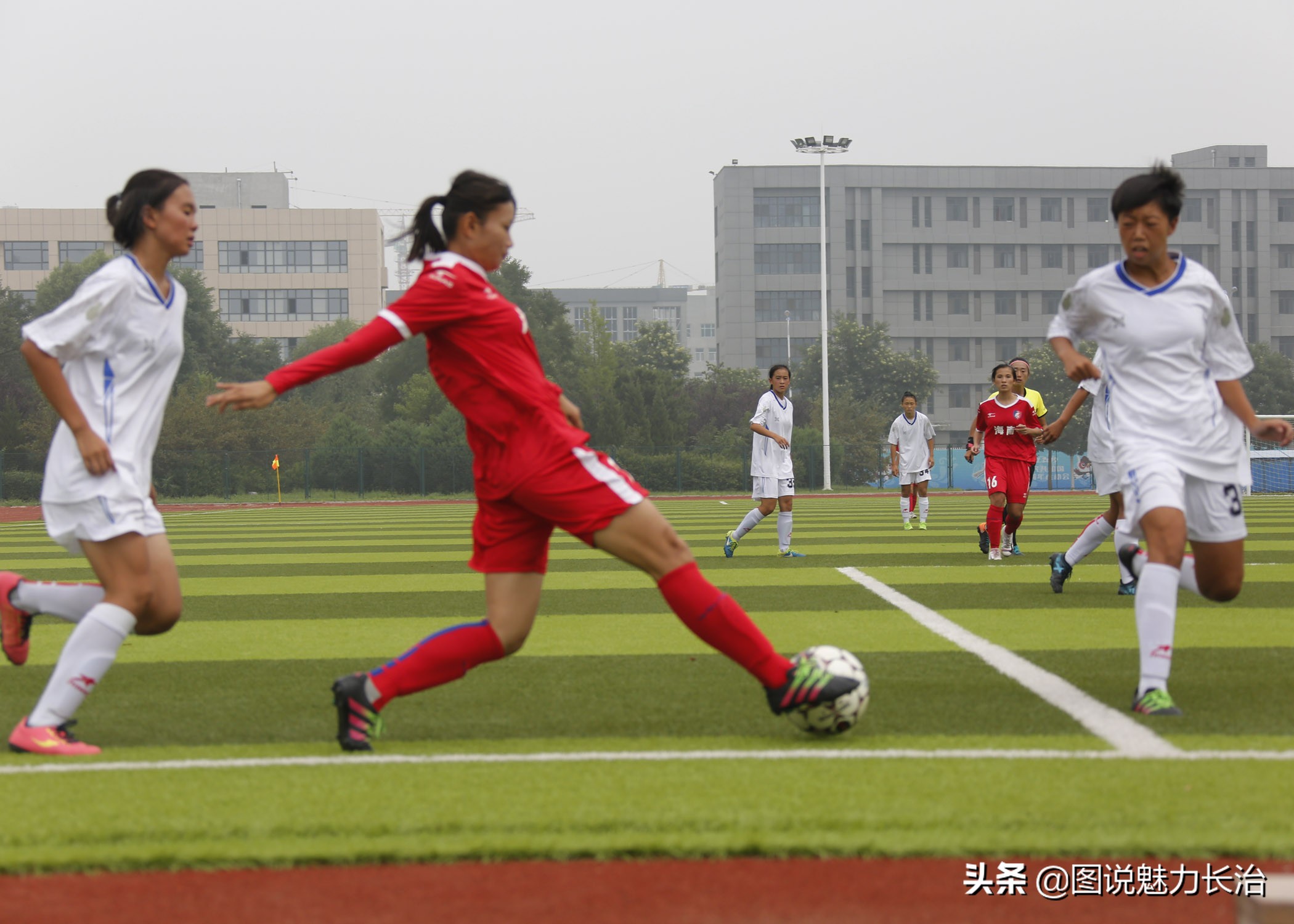 足球球员受伤瞬间,盘点足球比赛上的精彩瞬间