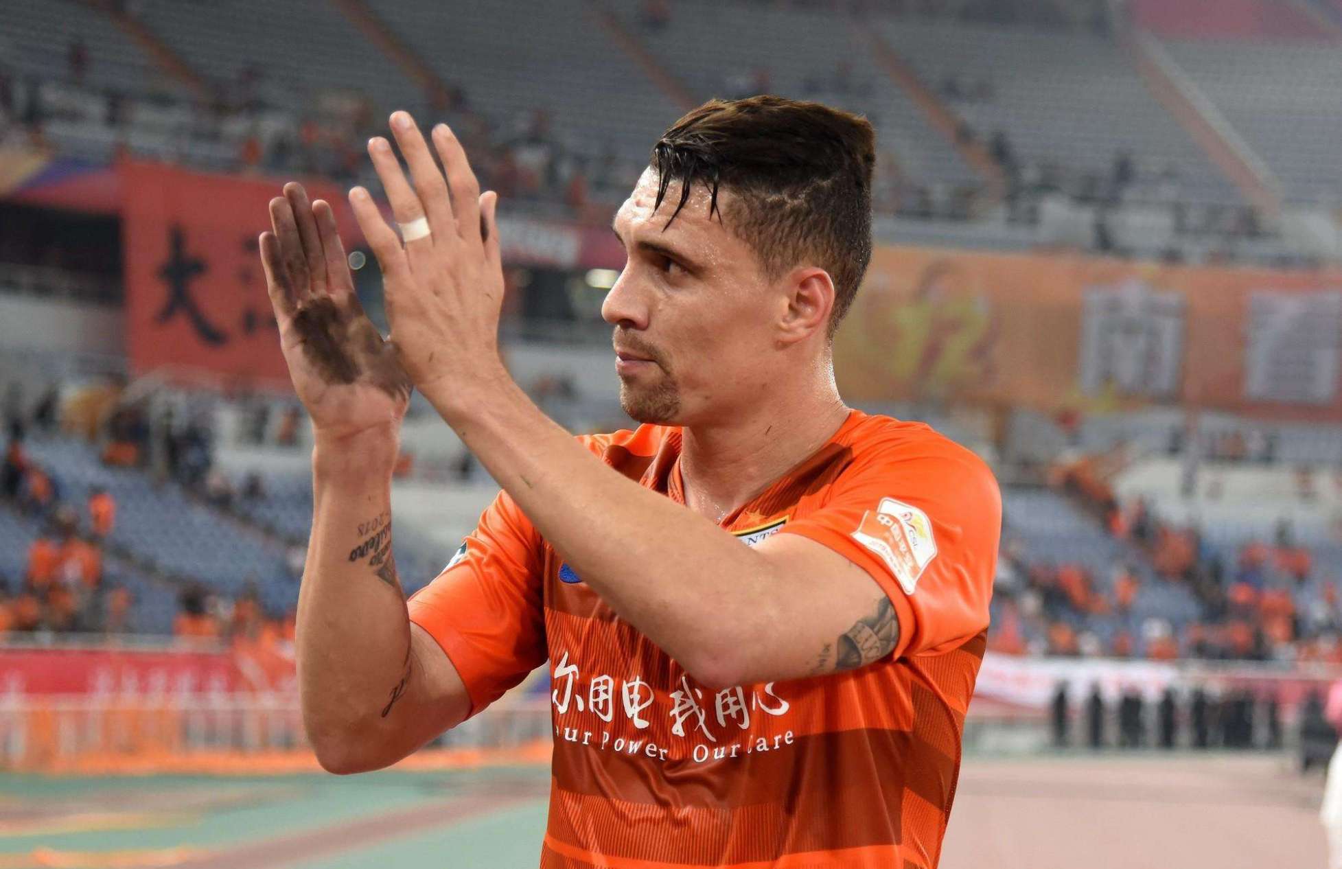 李霄鹏鲁能对局,费莱尼李霄鹏比赛视频