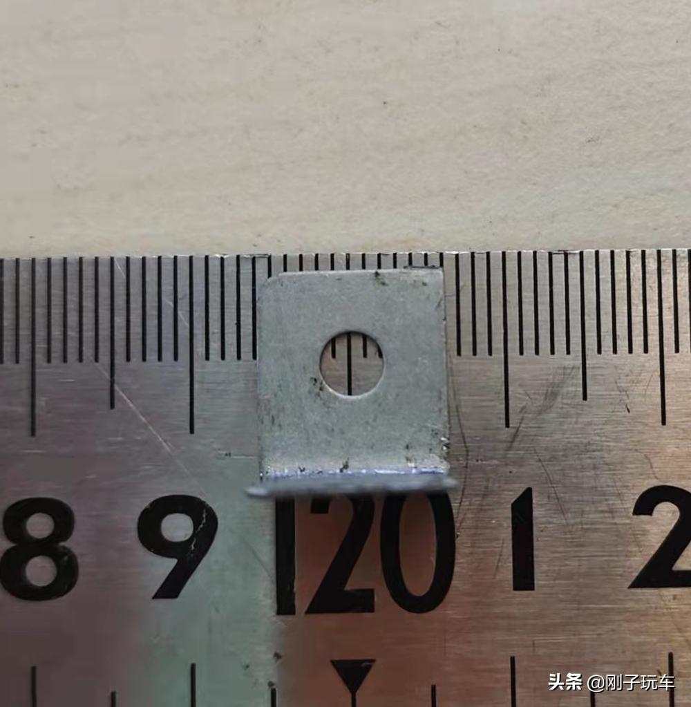 奔奔e-star升级h4带透镜,长安奔奔e-star改日行灯