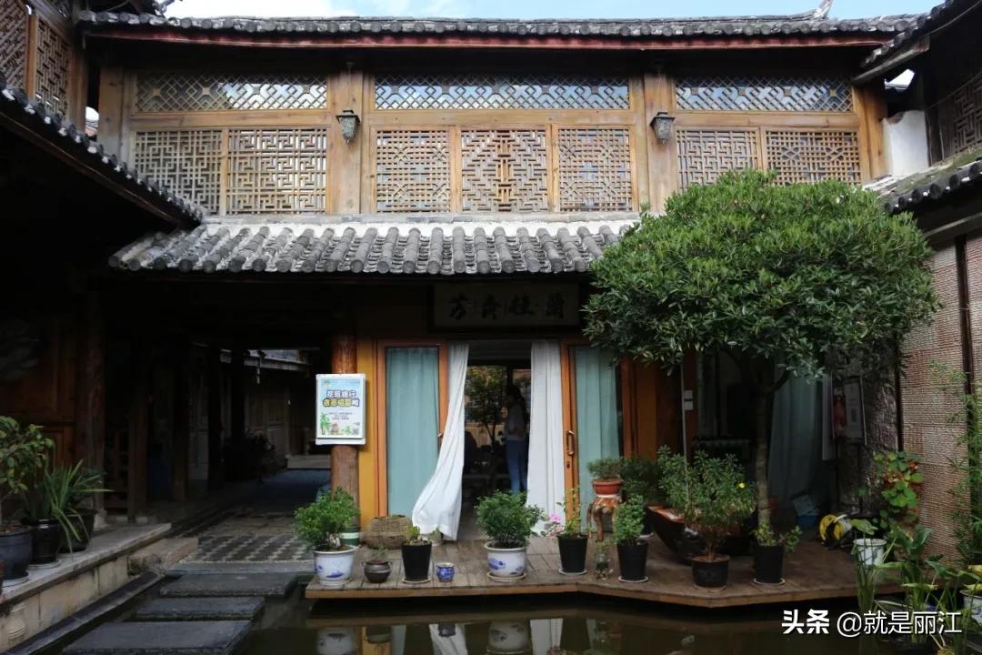 在丽江也能住豪华的酒店,丽江古城观景喝茶