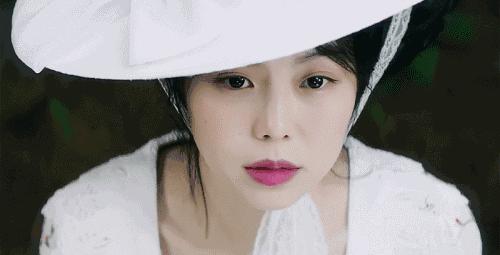 她是韩国最强小三，和大22岁的导演婚外恋，被公认为男神收割机