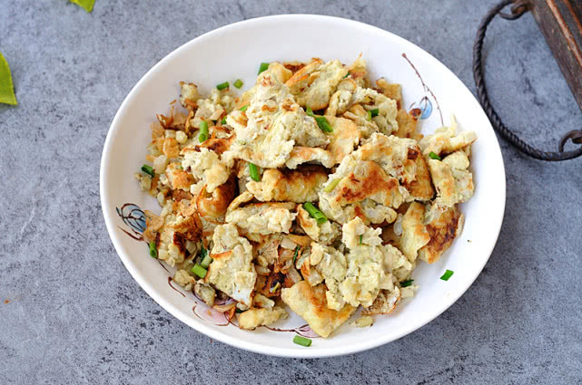 鸡蛋跟它一起炒，一半人不敢碰，另一半人爱到哭