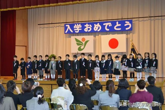 介绍一下日本小学生,中日小学初中孩子教育对比差异