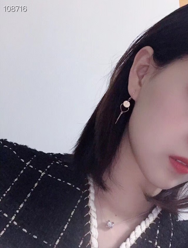 等疫情过去，戴上卡地亚宝格丽配上vca四叶草珠宝去见想见的人