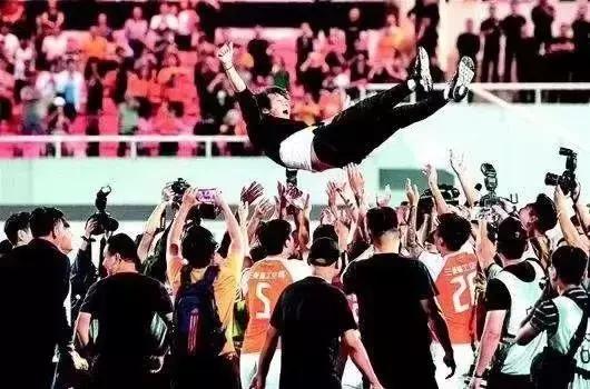 足球是圆的,足球是圆的也是有温度的