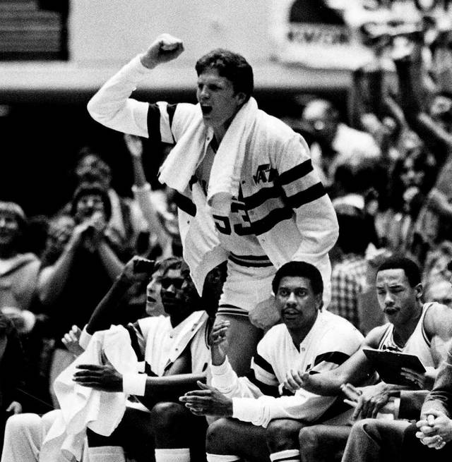 场均5.56帽！NBA又一大神去世！他的站帽太经典了