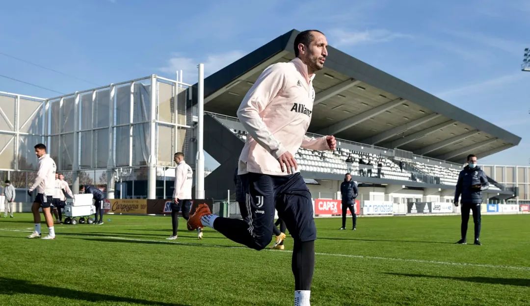 巴萨阿图尔受伤,阿图尔为什么缺阵