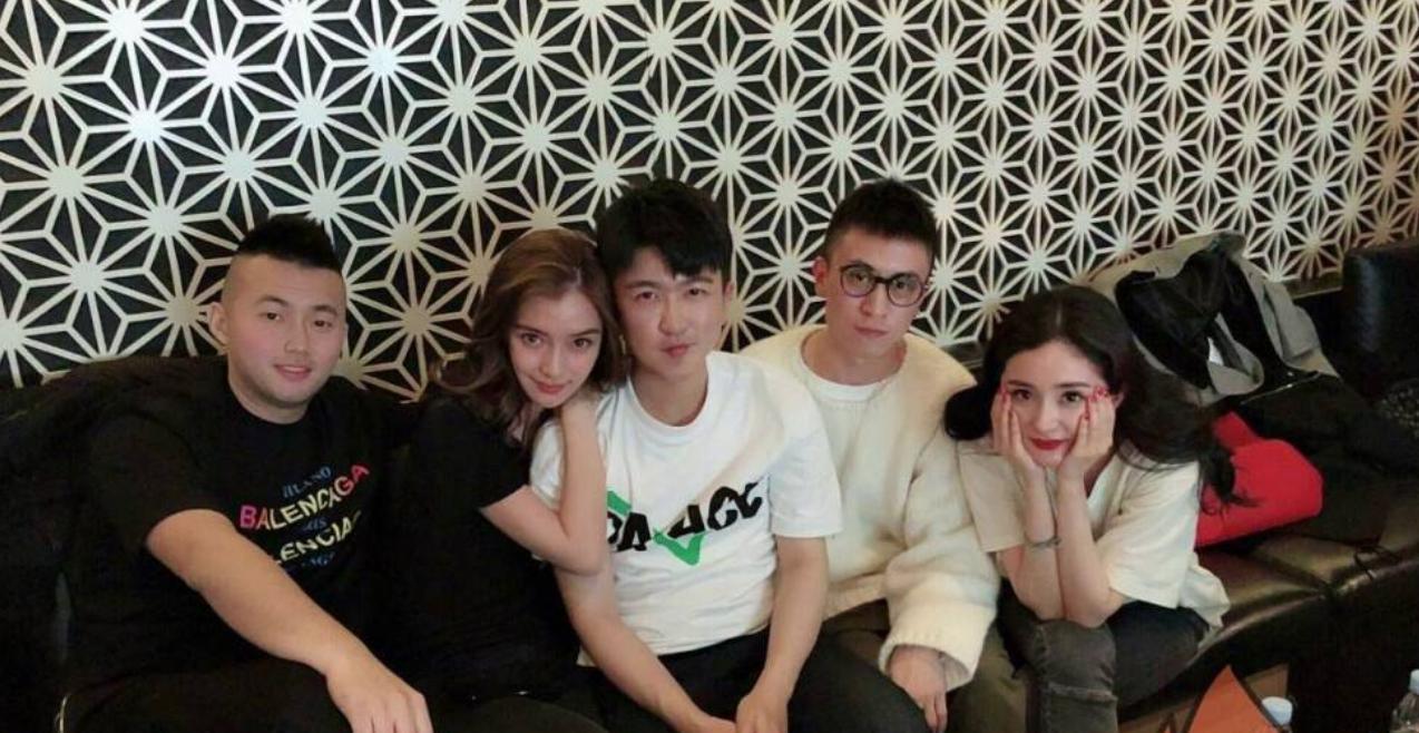 王思聪送酒神的劳斯莱斯是哪款,酒神王思聪婚礼送劳斯莱斯