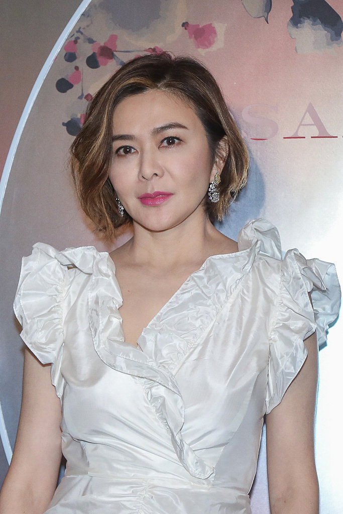 关之琳港风黑裙造型,关之琳黑连衣长裙照