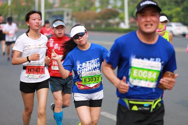 江苏苏宁蓝狮球迷会,苏宁易购举办的马拉松