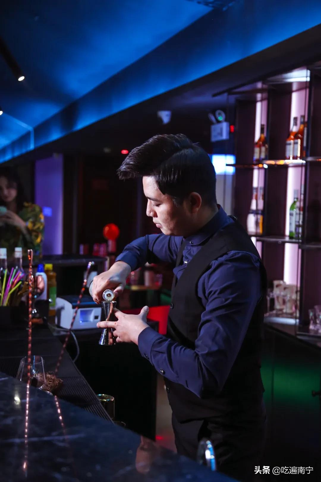 今晚约？世界冠军在广艺对面开HIPPOP酒吧！超SWAG