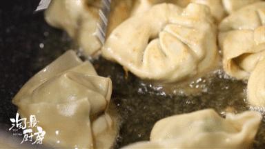 吃剩馄饨皮的做法视频,如何在家自制美味的馄饨