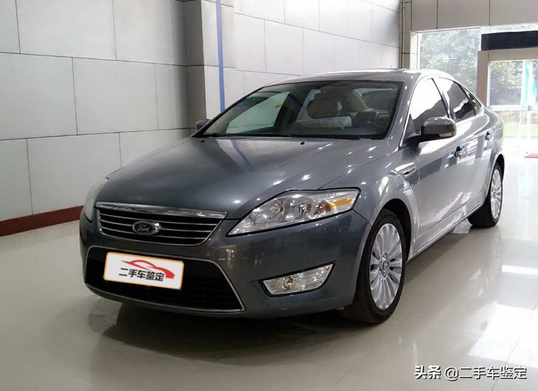 你觉得这款车的门柱焊点正常吗？难道门柱焊点不应该是排排站吗？