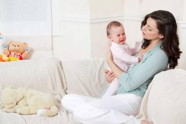 关房门睡觉睡不着,宝宝睡觉总醒是因为没拉窗帘吗