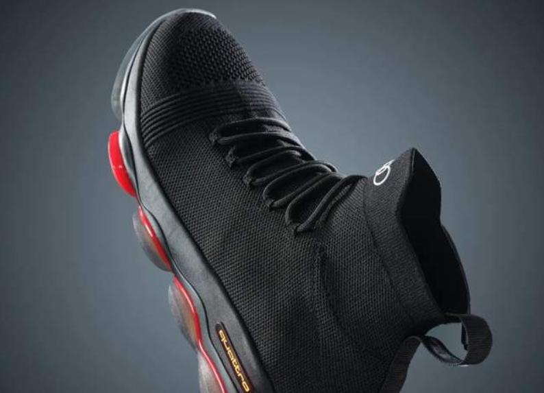 奥迪灯厂变鞋厂，打造四驱运动鞋，这流水呼吸灯连小孩都馋哭了