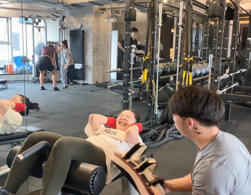 金靖为瘦腹太狠了,仰卧起坐配合腹部重击,真的需要这样吗?