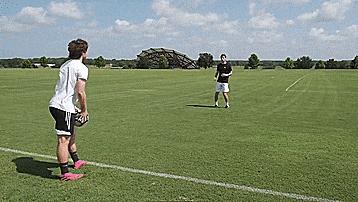 初学者足球点球技巧,五个初学者必会的足球基本技巧