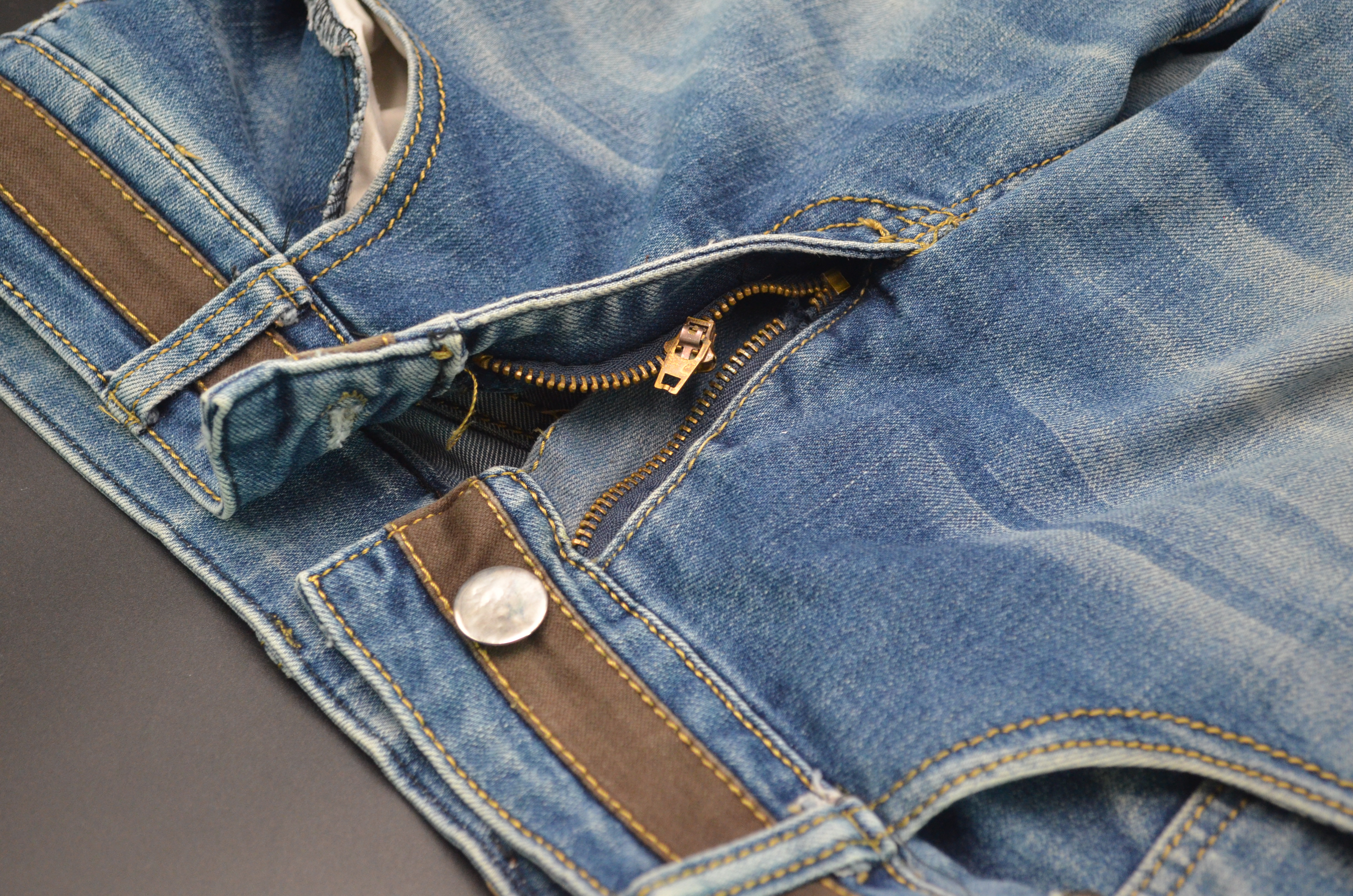 裤子拉链坏了最好的解决办法,裤子拉链坏了怎么办一招变回原样