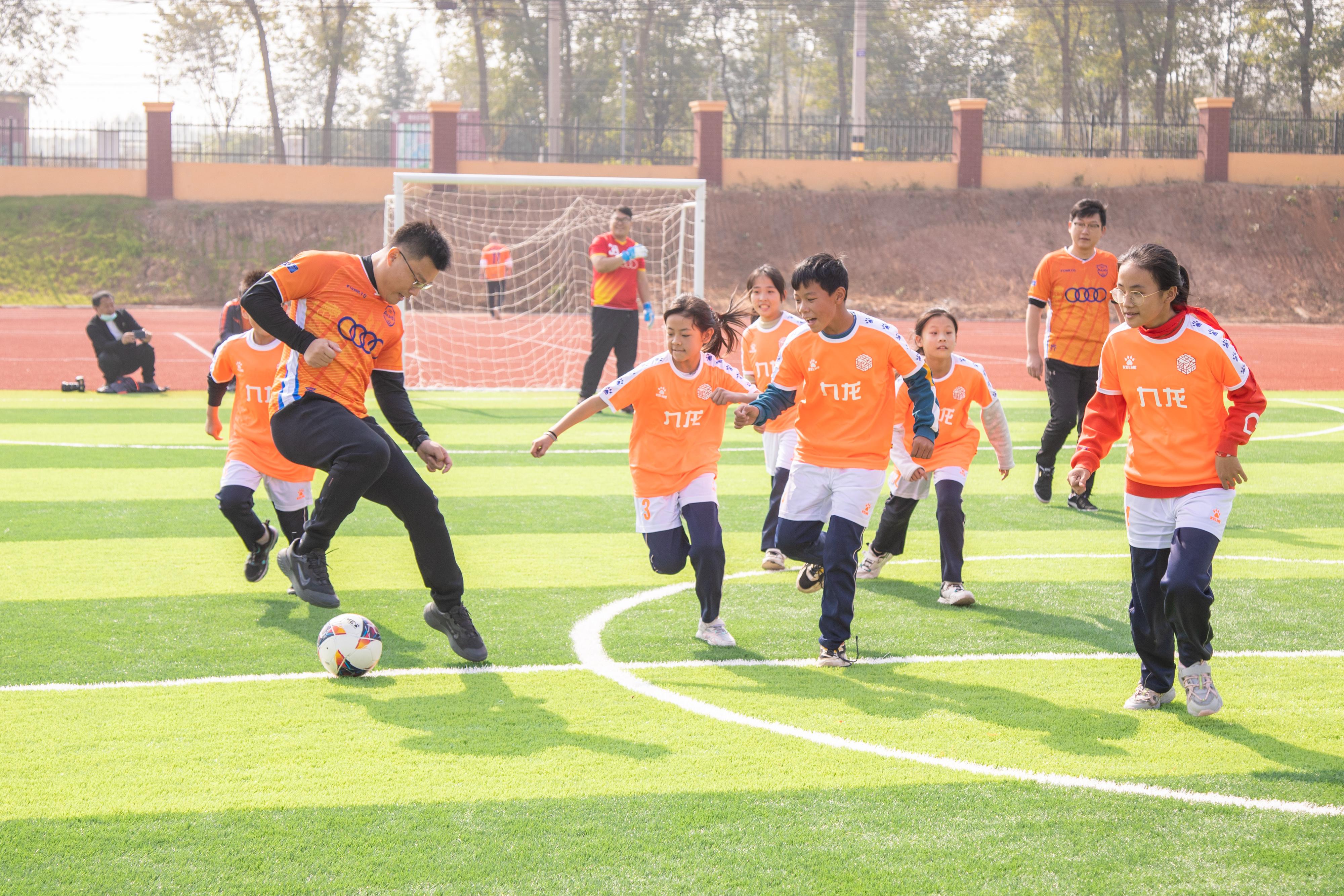 靠谱的润华真正把公益落到实处——潍坊润华坊子区九龙穆村希望小学（润华第十所）揭牌