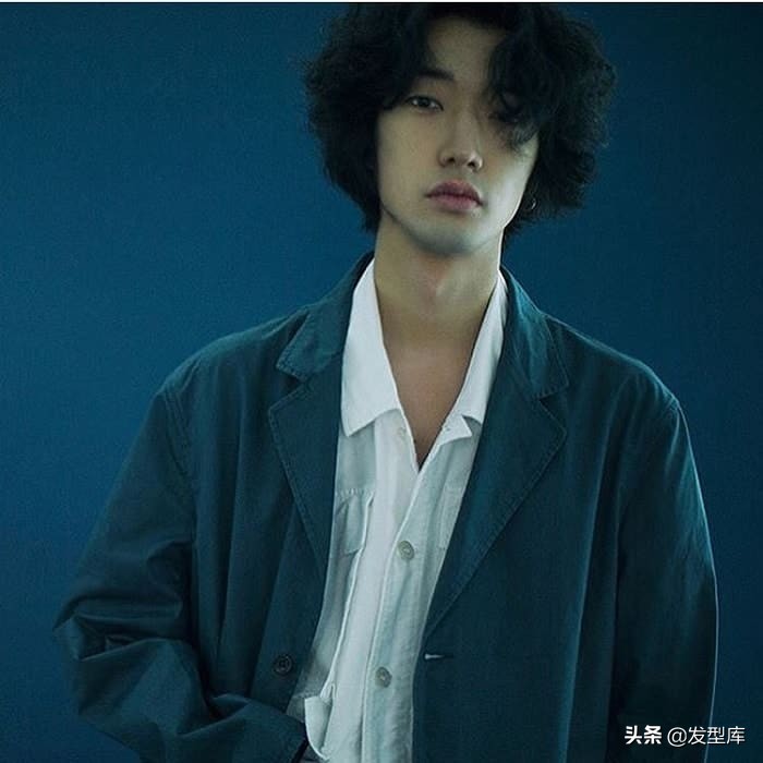 韩国男生的发型有哪些常见的款式,最流行的日式发型和韩式发型男士