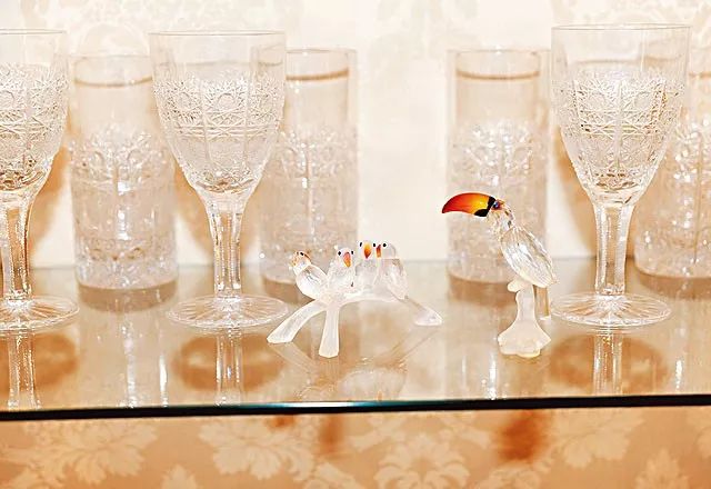 “大哥的女人”洪金梅，风尘女嫁粤剧名伶：4亿财产为何只得1元