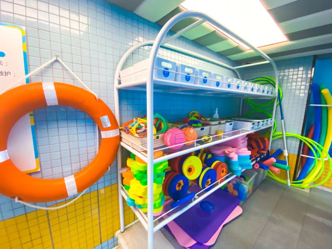 适合大孩子玩的亲子游泳,这家亲子游泳馆真的适合遛娃