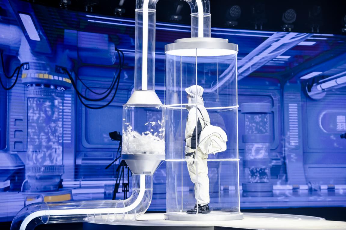 gxg青年羽绒制造局回放,gxg范丞丞羽绒服价格