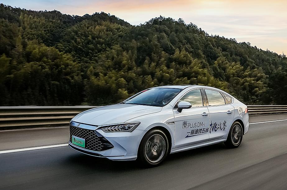 10多万能买！家用、跑滴滴都行，这3款混动轿车特省油