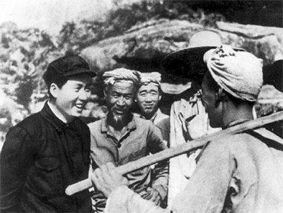 老红军嫌官小，扒开衣服让毛主席看伤疤，毛主席：我不识数