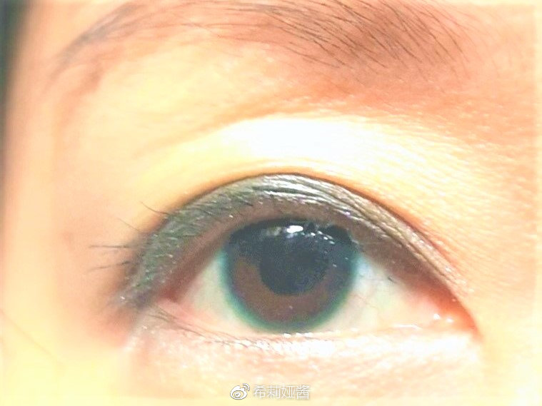 隐形眼镜需要高一点吗,隐形眼镜要硬的好还是软的好