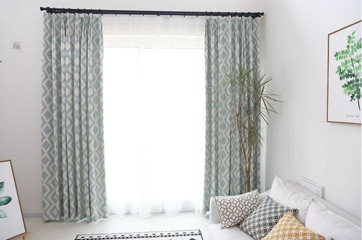 选窗帘要纯色的好还是拼接的好呢,选窗帘都比较在意哪些方面