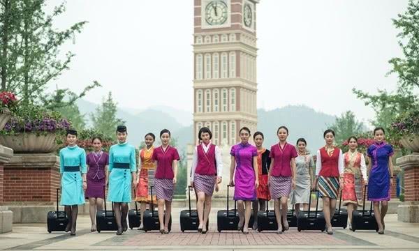 为什么空姐只能穿短裙,为什么空姐一般都穿短裙和短袜