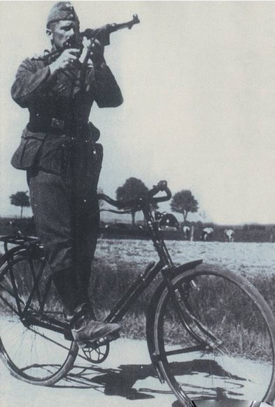 “骑”出来的帝国元首,当自行车遇上战争没有什么不可能