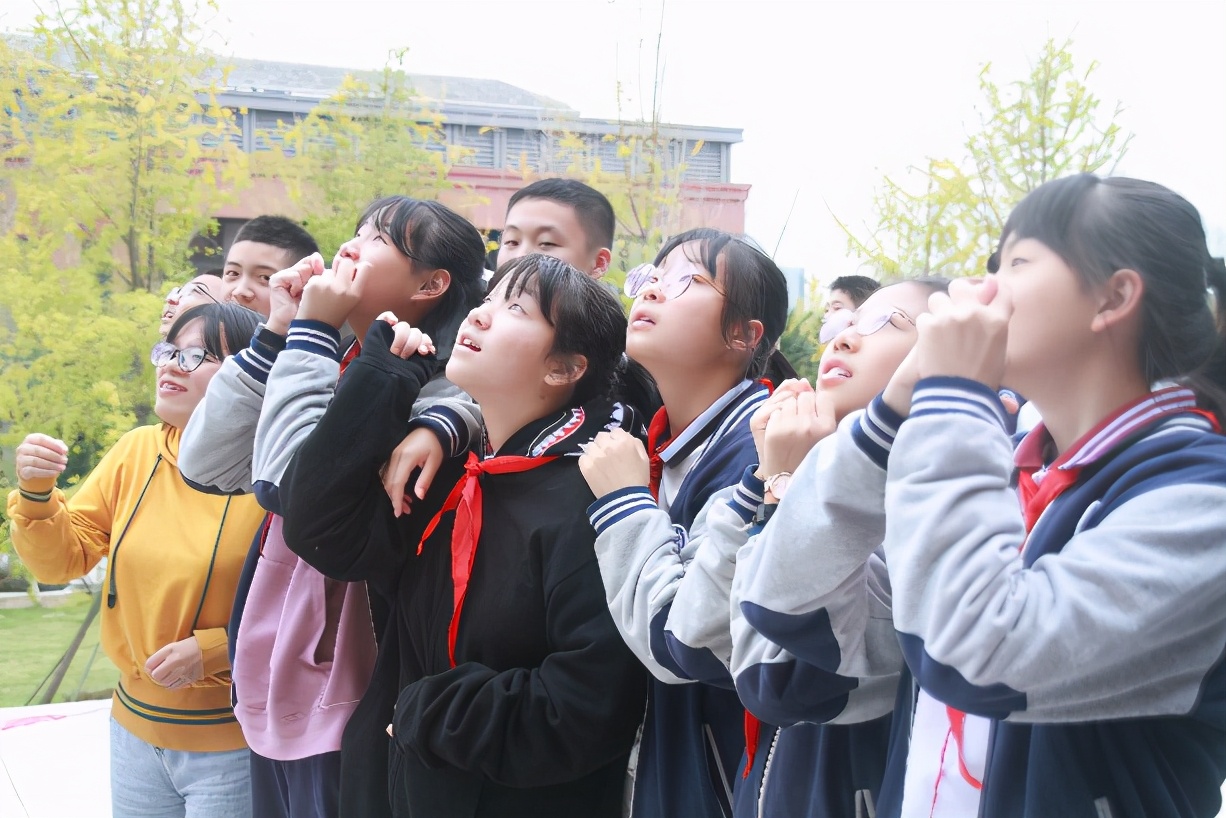 筑梦AI,智竞未来——天府七中科创体育节之科技活动回顾