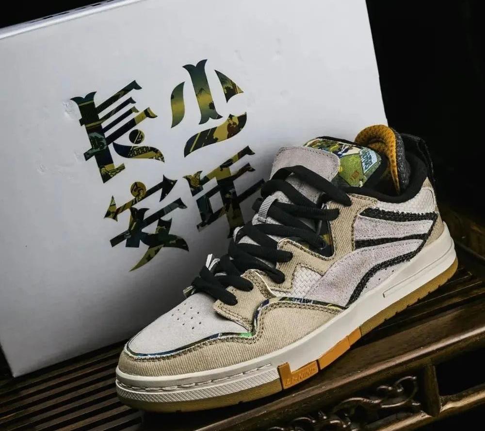 李宁惟吾pro联名aape,aape联名李宁驭帅照片