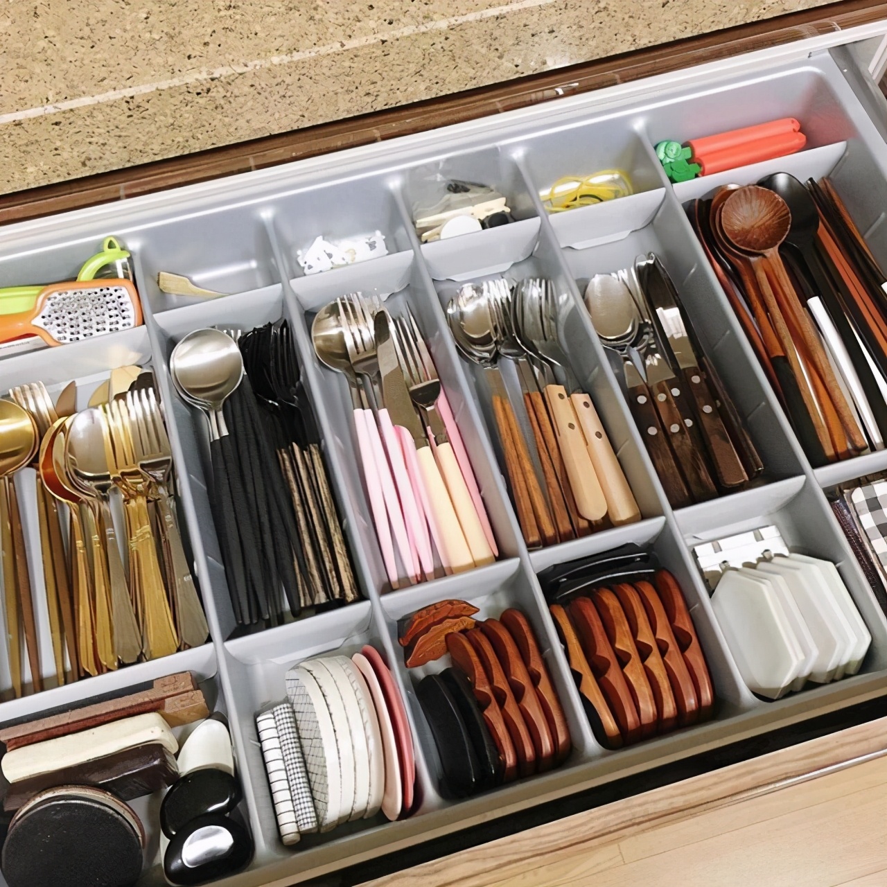 妈妈亲自布置可爱女生小屋,韩系温馨房间布置