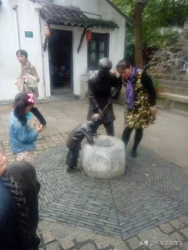 可爱的少妇自拍越来越丰满越来越成熟了