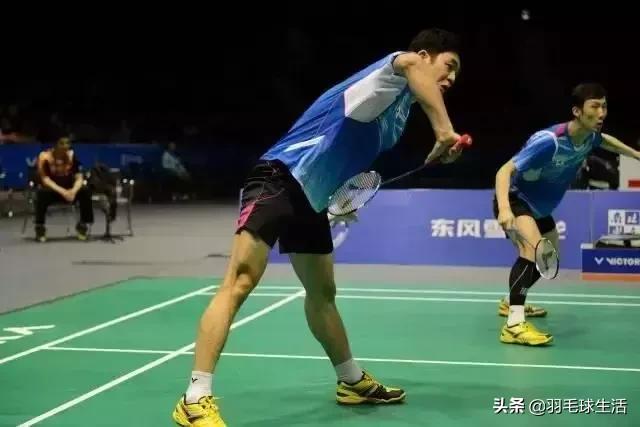 羽毛球业余双打实战技巧,羽毛球双打发球违例