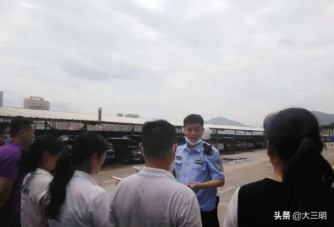 五个一进驾校开展交通安全宣传,交警开展文明交通进驾校安全宣传