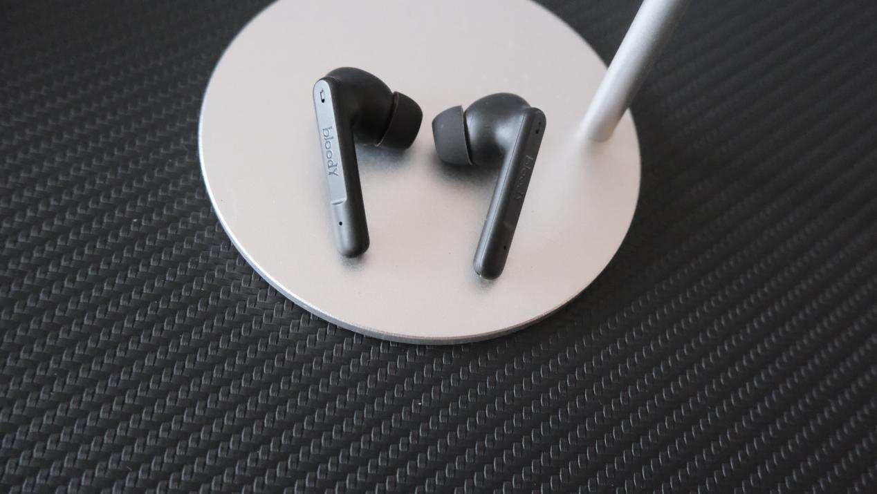 双飞燕血手幽灵鼠标体验,玩游戏双飞燕血手幽灵耳机评测