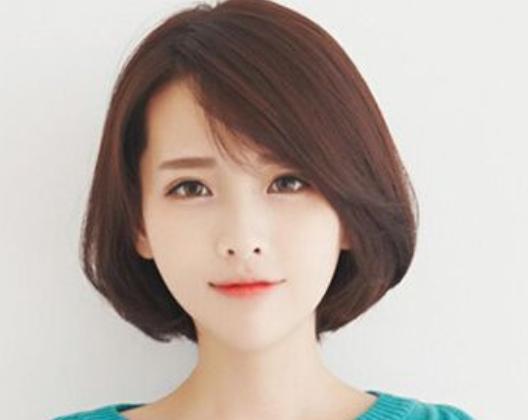 短发发型女2020流行发型斜刘海,斜刘海半丸子头短发适合什么脸型