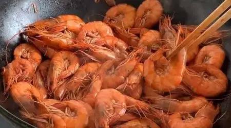 煮大虾是开水下锅还是冷水下锅,清煮大虾是冷水下锅还是热水下锅