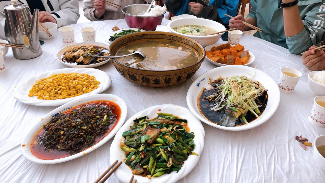 四姑娘山大峰登顶感受,四姑娘山二峰绝望坡有绳索吗