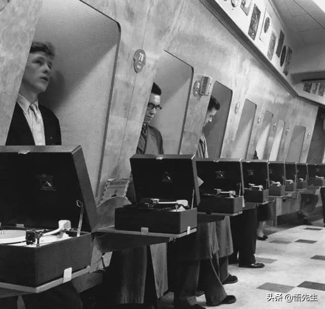 霍金年轻时照片有多帅,霍金21岁时的照片