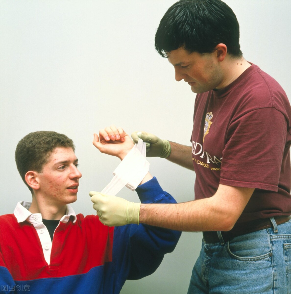 外伤止血包扎的操作流程视频,外伤出血如何清创包扎