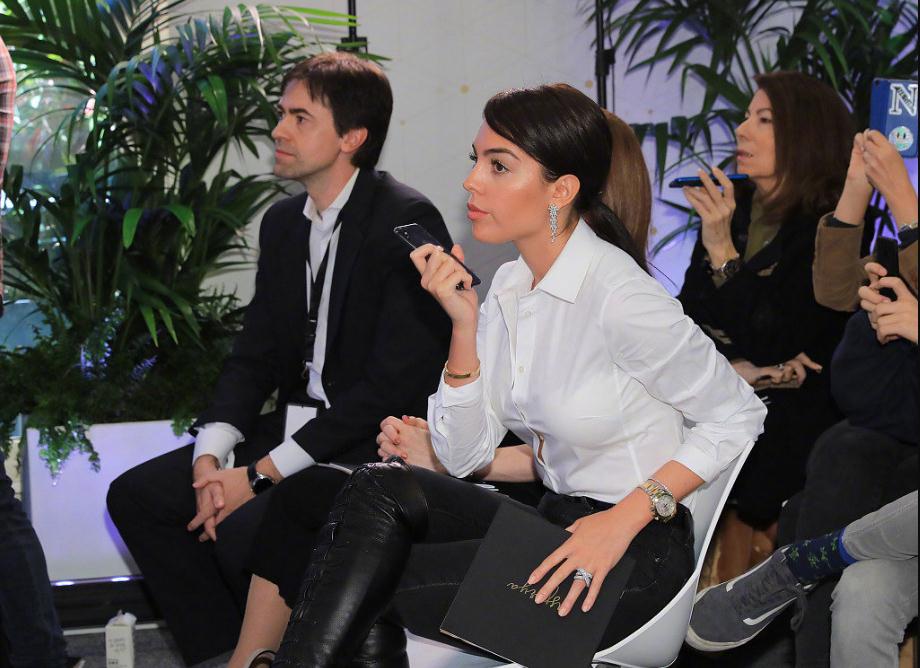 C罗投资2500万欧的植发中心开业，皇马前主席和众多球星捧场