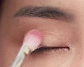 网红眼影盘ins眼影画法,红色眼影和橙色眼影搭配画法